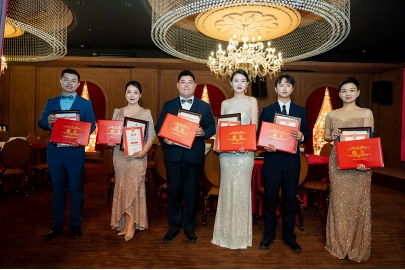 博思花藝婚慶教育，婚慶培訓，花藝培訓，插花培訓，花藝師培訓，主持人培訓，商務主持人培訓，花店運營培訓，花店全系統(tǒng)營銷，小白開花店，小白學主持，金璽棠婚慶酒店，金璽棠總部，鄭州金麻雀教育科技有限公司