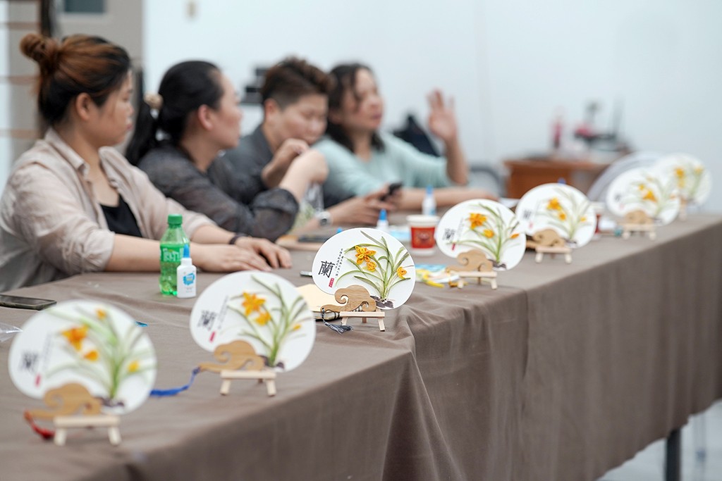 博思花藝婚慶教育，婚慶培訓(xùn)，花藝培訓(xùn)，插花培訓(xùn)，花藝師培訓(xùn)，主持人培訓(xùn)，商務(wù)主持人培訓(xùn)，花店運營培訓(xùn)，花店全系統(tǒng)營銷，小白開花店，小白學主持，金璽棠婚慶酒店，金璽棠總部，鄭州金麻雀教育科技有限公司