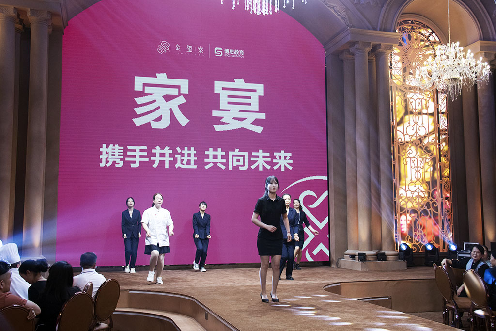 博思花藝婚慶教育,婚慶培訓(xùn),花藝培訓(xùn),插花培訓(xùn),花藝師培訓(xùn),主持人培訓(xùn),商務(wù)主持人培訓(xùn),花店運營培訓(xùn),花店全系統(tǒng)營銷,小白開花店,小白學(xué)主持,金璽棠婚慶酒店,金璽棠總部,鄭州金麻雀教育科技有限公司 博思花藝婚慶教育,婚慶培訓(xùn),花藝培訓(xùn),插花培訓(xùn),花藝師培訓(xùn),主持人培訓(xùn),商務(wù)主持人培訓(xùn),花店運營培訓(xùn),花店全系統(tǒng)營銷,小白開花店,小白學(xué)主持,金璽棠婚慶酒店,金璽棠總部,鄭州金麻雀教育科技有限公司