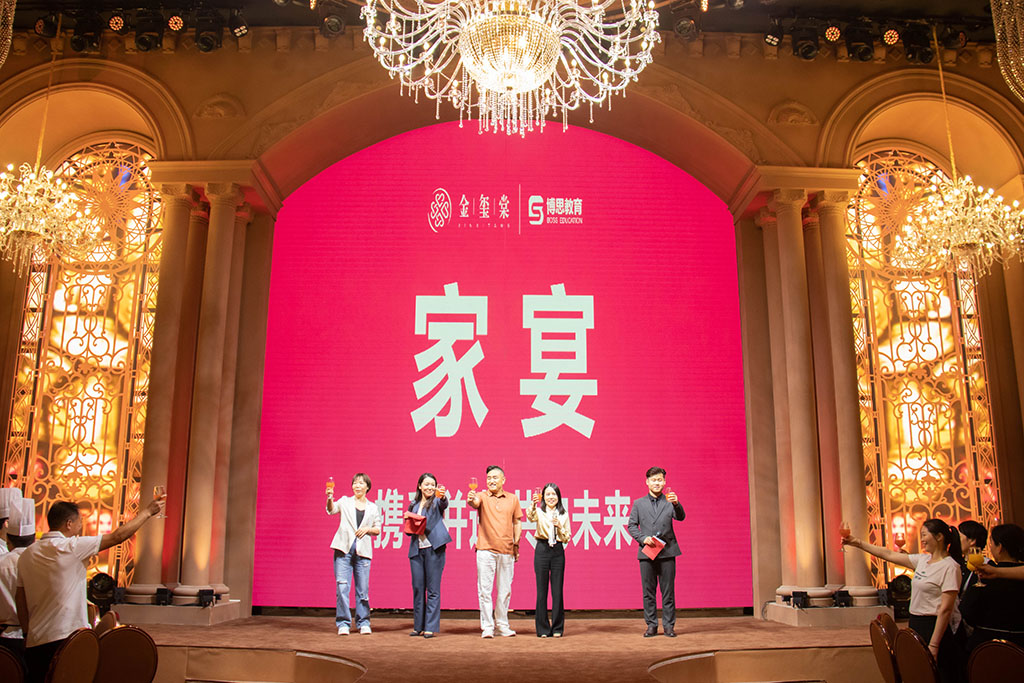 博思花藝婚慶教育,婚慶培訓(xùn),花藝培訓(xùn),插花培訓(xùn),花藝師培訓(xùn),主持人培訓(xùn),商務(wù)主持人培訓(xùn),花店運營培訓(xùn),花店全系統(tǒng)營銷,小白開花店,小白學(xué)主持,金璽棠婚慶酒店,金璽棠總部,鄭州金麻雀教育科技有限公司 博思花藝婚慶教育,婚慶培訓(xùn),花藝培訓(xùn),插花培訓(xùn),花藝師培訓(xùn),主持人培訓(xùn),商務(wù)主持人培訓(xùn),花店運營培訓(xùn),花店全系統(tǒng)營銷,小白開花店,小白學(xué)主持,金璽棠婚慶酒店,金璽棠總部,鄭州金麻雀教育科技有限公司