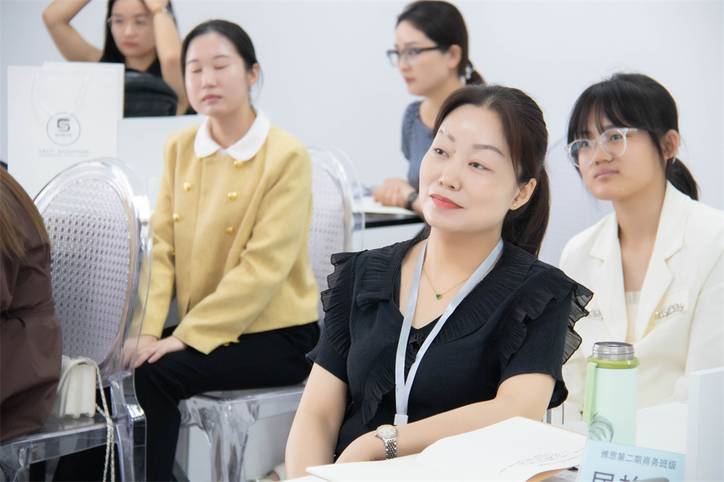 博思花藝婚慶教育，婚慶培訓(xùn)，花藝培訓(xùn)，插花培訓(xùn)，花藝師培訓(xùn)，主持人培訓(xùn)，商務(wù)主持人培訓(xùn)，花店運(yùn)營(yíng)培訓(xùn)，花店全系統(tǒng)營(yíng)銷，小白開花店，小白學(xué)主持，金璽棠婚慶酒店，金璽棠總部，鄭州金麻雀教育科技有限公司