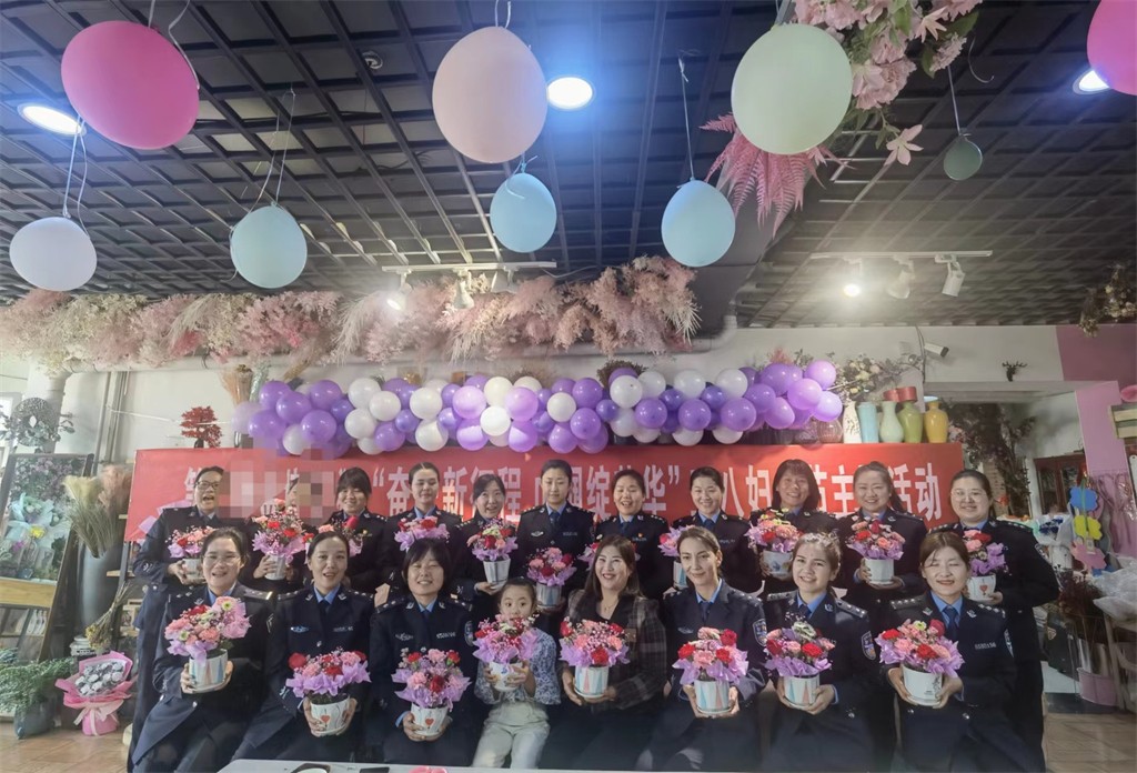 博思花藝婚慶教育，婚慶培訓(xùn)，花藝培訓(xùn)，插花培訓(xùn)，花藝師培訓(xùn)，主持人培訓(xùn)，商務(wù)主持人培訓(xùn)，花店運(yùn)營(yíng)培訓(xùn)，花店全系統(tǒng)營(yíng)銷，小白開花店，小白學(xué)主持，金璽棠婚慶酒店，金璽棠總部，鄭州金麻雀教育科技有限公司