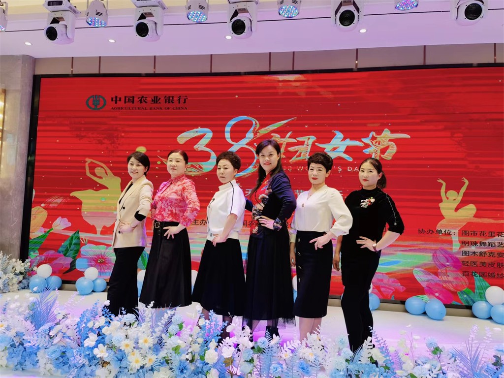博思花藝婚慶教育，婚慶培訓(xùn)，花藝培訓(xùn)，插花培訓(xùn)，花藝師培訓(xùn)，主持人培訓(xùn)，商務(wù)主持人培訓(xùn)，花店運(yùn)營(yíng)培訓(xùn)，花店全系統(tǒng)營(yíng)銷，小白開花店，小白學(xué)主持，金璽棠婚慶酒店，金璽棠總部，鄭州金麻雀教育科技有限公司
