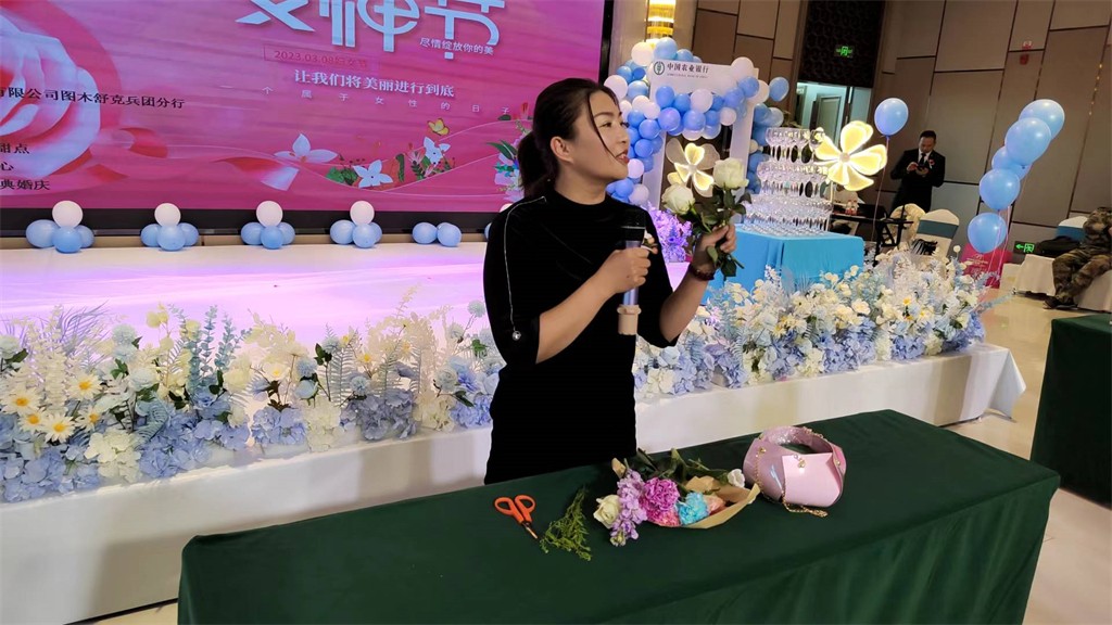 博思花藝婚慶教育，婚慶培訓(xùn)，花藝培訓(xùn)，插花培訓(xùn)，花藝師培訓(xùn)，主持人培訓(xùn)，商務(wù)主持人培訓(xùn)，花店運(yùn)營(yíng)培訓(xùn)，花店全系統(tǒng)營(yíng)銷，小白開花店，小白學(xué)主持，金璽棠婚慶酒店，金璽棠總部，鄭州金麻雀教育科技有限公司