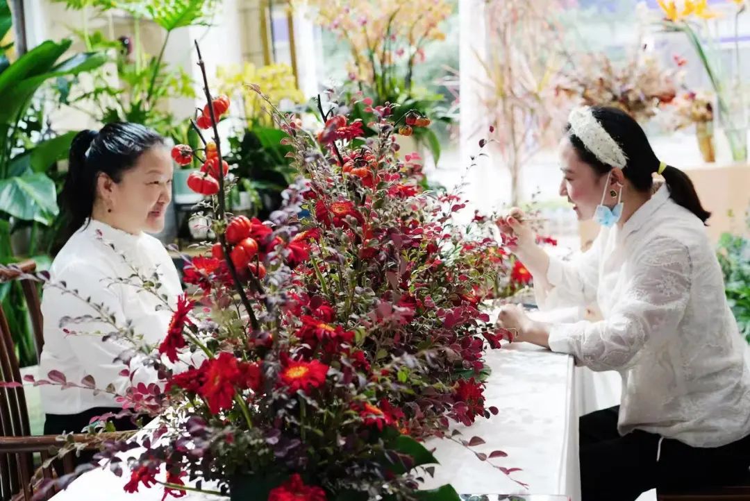 博思花藝婚慶教育，婚慶培訓(xùn)，花藝培訓(xùn)，插花培訓(xùn)，花藝師培訓(xùn)，主持人培訓(xùn)，商務(wù)主持人培訓(xùn)，花店運(yùn)營培訓(xùn)，花店全系統(tǒng)營銷，小白開花店，小白學(xué)主持，金璽棠婚慶酒店，金璽棠總部，鄭州金麻雀教育科技有限公司